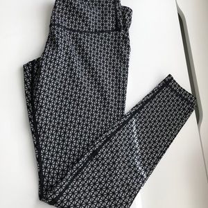 Lululemon black and grey yoga pants